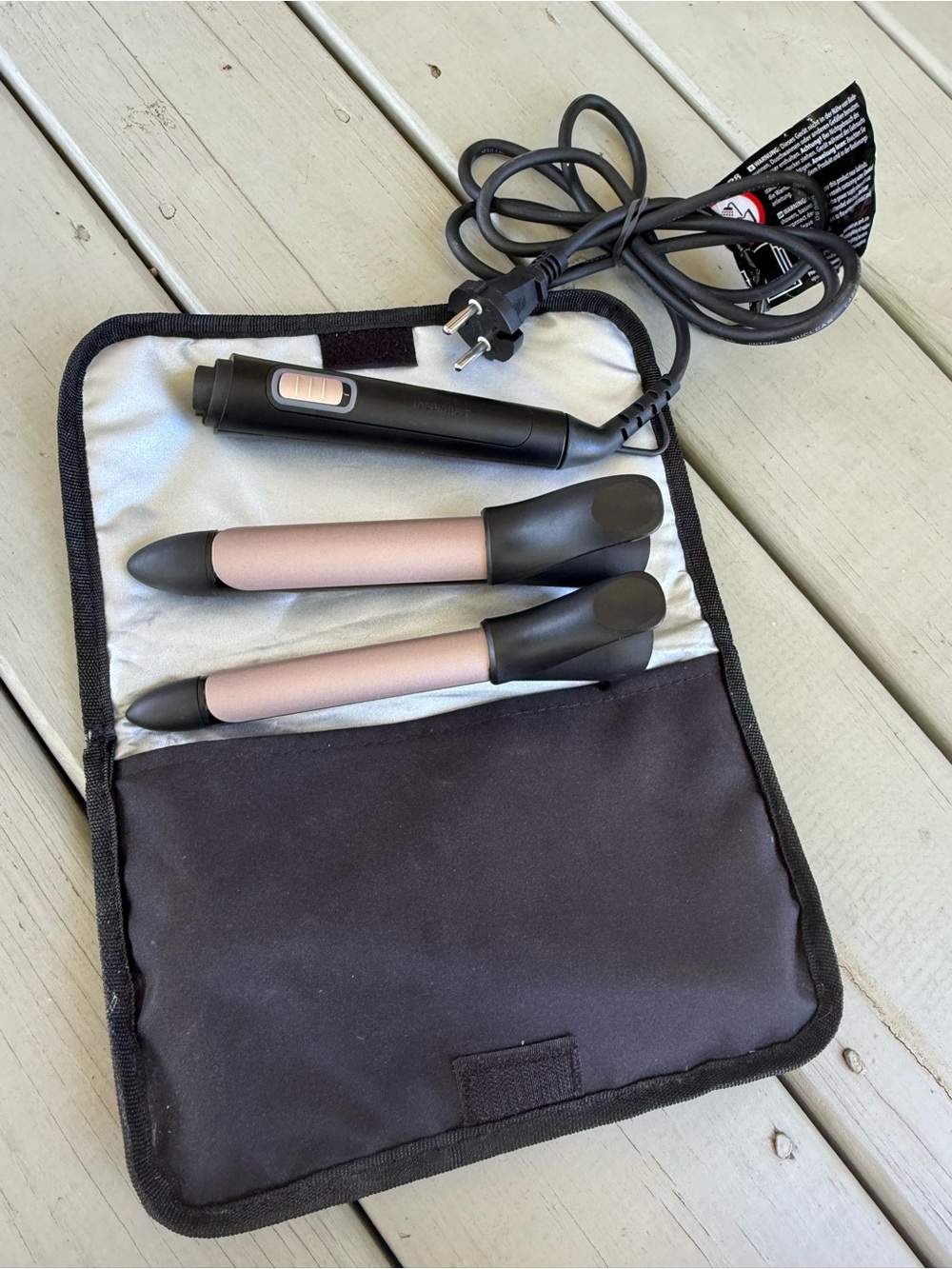 3-Piece interchangeable European  
Travel Curling Wand Set.